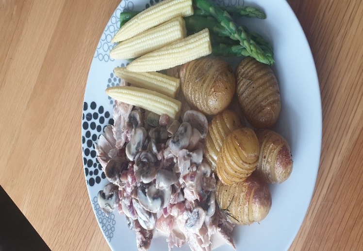 Chicken and pancetta in a creamy mead sauce Moniack Mead